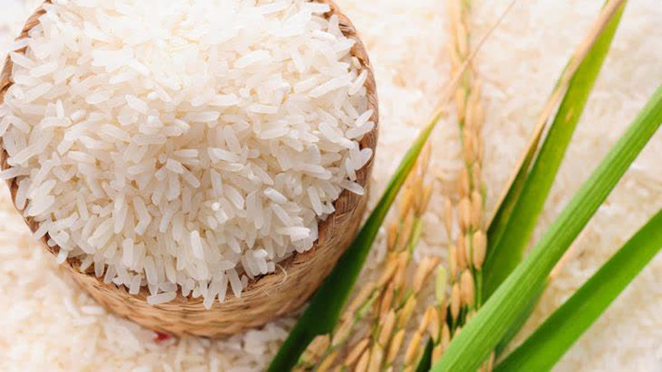 Featured image for "The Thai Rice Exporters Association president Charoen Laothammatas said exports began looking up after mid-year, with 419,578 tons, valued at 7.47 billion baht, being exported in July, up 7.6% and 4.9% respectively compared to June."